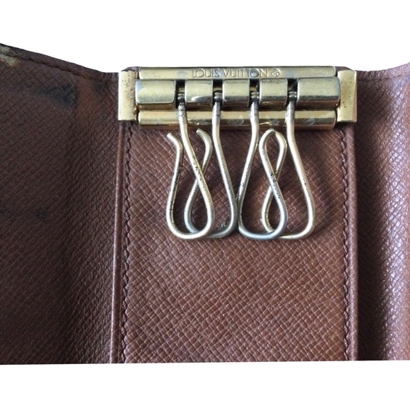 HOST PICK Louis Vuitton Monogram Key Case - Picture 10 of 11